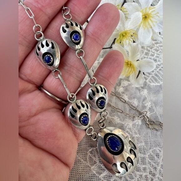 Vintage 5 Bear Paw Shadowbox with Lapis Lazuli Station Necklace 20” - Picture 2 of 14